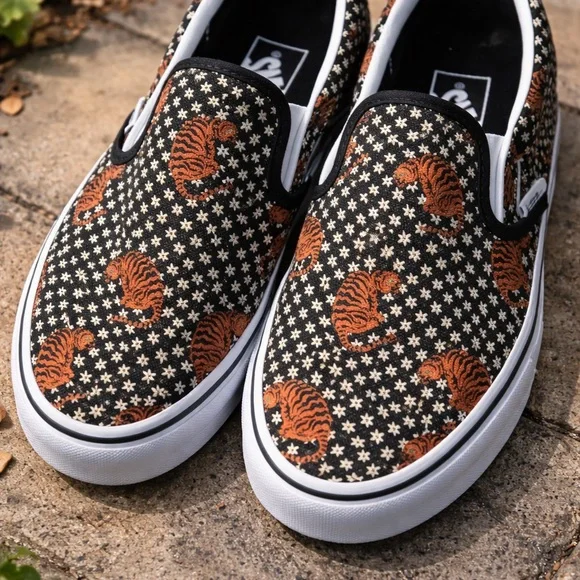 Vans Classic Slip-On 'Tiger Floral'. Size 7.5 - Picture 1 of 2